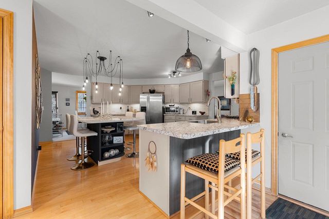 1831 S MAYFAIR DRIVE, Appleton, WI 54914