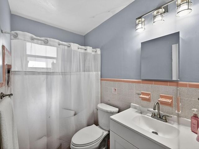 1632 NE 33rd Street, Oakland Park, FL 33334