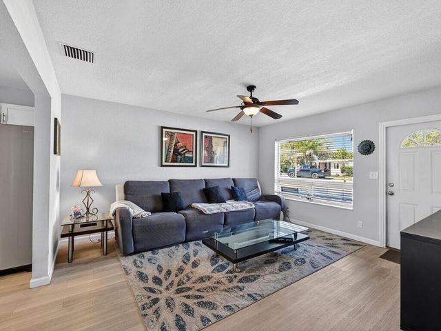 1632 NE 33rd Street, Oakland Park, FL 33334