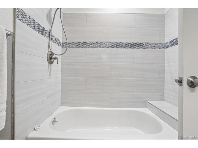 1635 Hartley Ct, Longmont, CO 80501