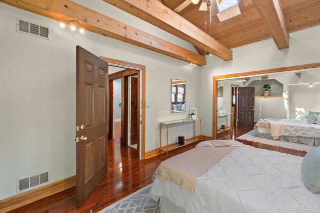 3922 Grove Avenue, Cincinnati, OH 45212