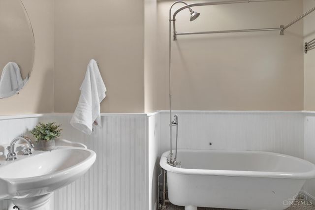 3922 Grove Avenue, Cincinnati, OH 45212