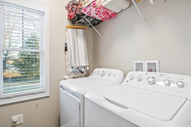 27 Threadleaf Lane, Penfield, NY 14526