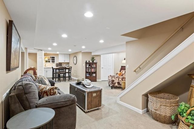 27 Threadleaf Lane, Penfield, NY 14526