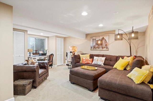 27 Threadleaf Lane, Penfield, NY 14526