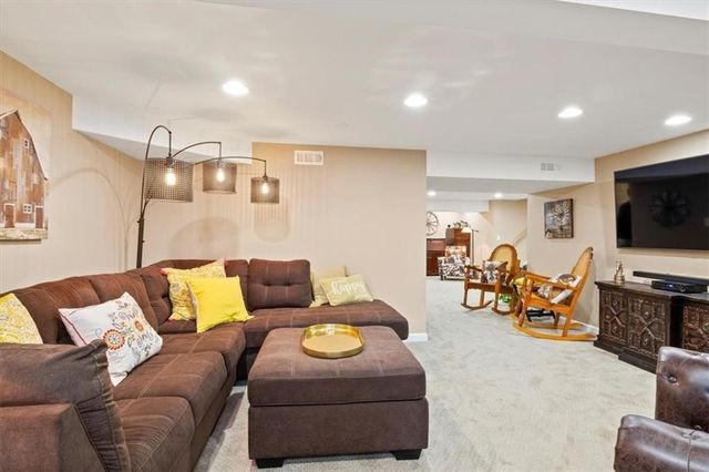 27 Threadleaf Lane, Penfield, NY 14526