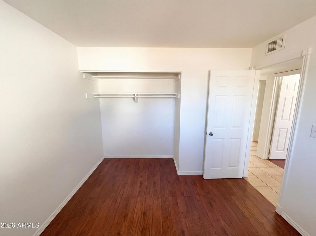 Image 12 of property listing at 3615 W AUGUSTA Avenue, Phoenix, AZ 85051