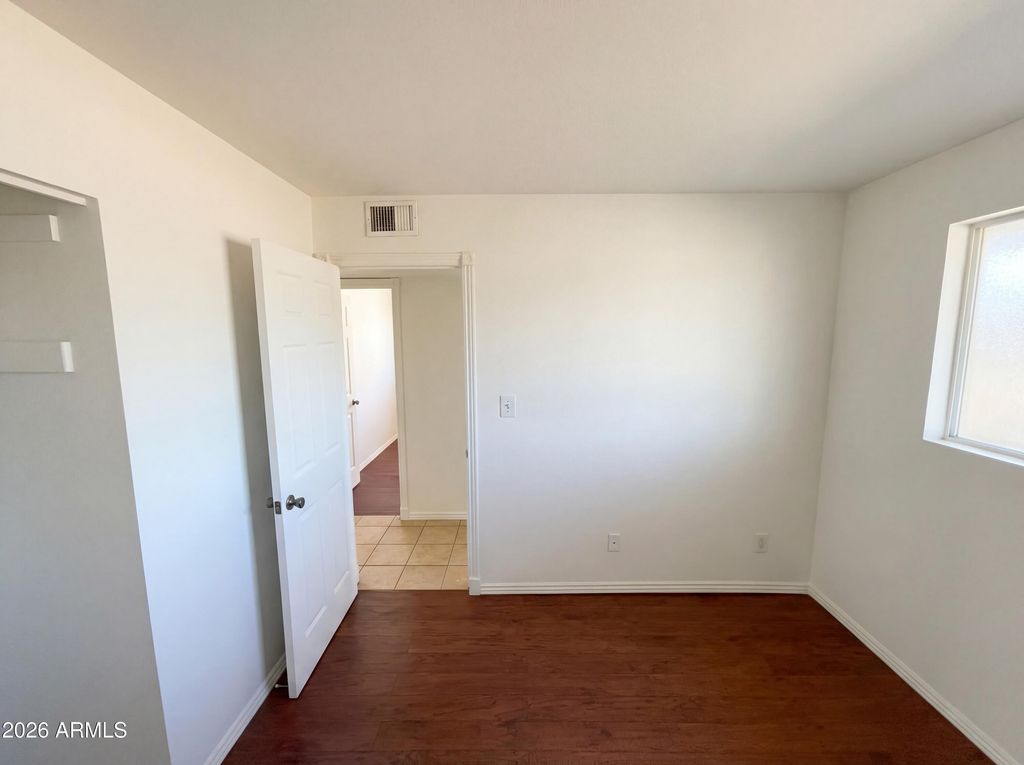 Image 13 of property listing at 3615 W AUGUSTA Avenue, Phoenix, AZ 85051