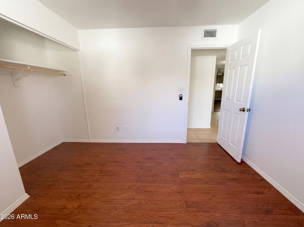 Image 15 of property listing at 3615 W AUGUSTA Avenue, Phoenix, AZ 85051