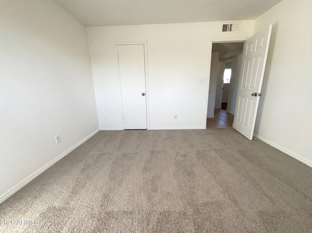 Image 17 of property listing at 3615 W AUGUSTA Avenue, Phoenix, AZ 85051
