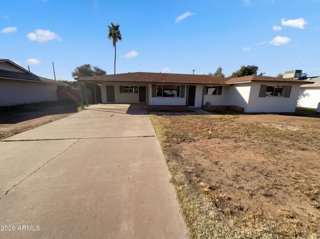 Image 18 of property listing at 3615 W AUGUSTA Avenue, Phoenix, AZ 85051