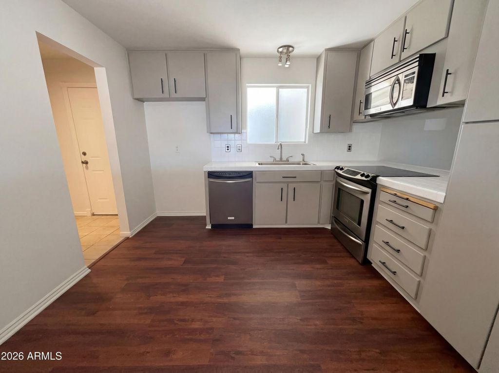 Image 2 of property listing at 3615 W AUGUSTA Avenue, Phoenix, AZ 85051