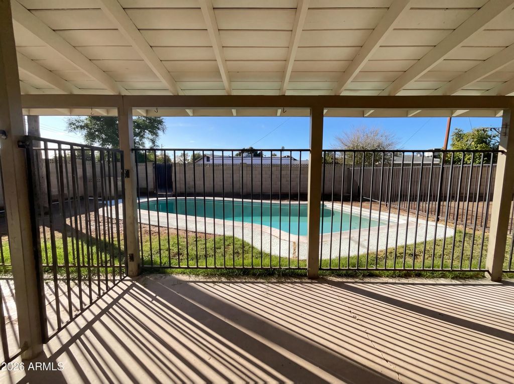 Image 24 of property listing at 3615 W AUGUSTA Avenue, Phoenix, AZ 85051