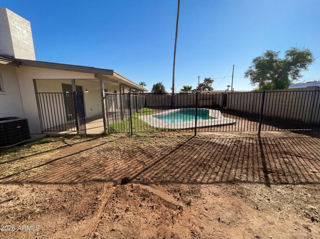 Image 26 of property listing at 3615 W AUGUSTA Avenue, Phoenix, AZ 85051