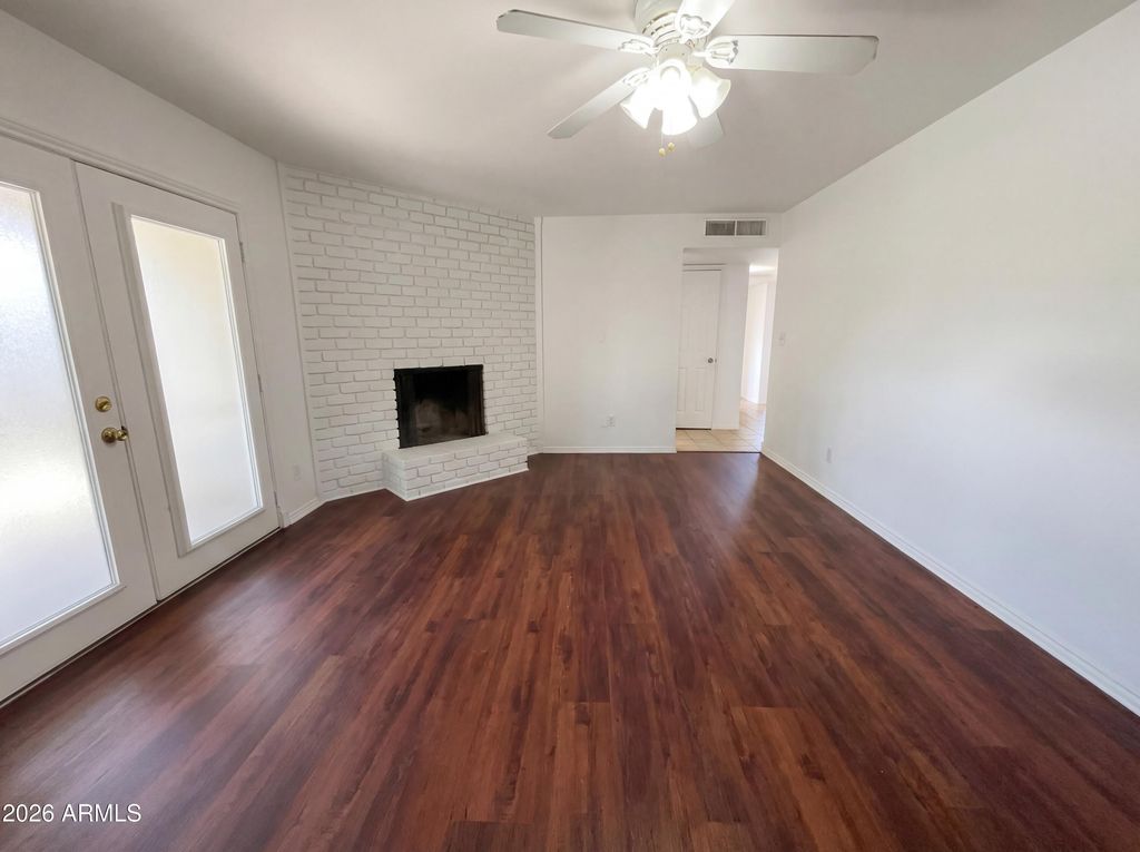 Image 3 of property listing at 3615 W AUGUSTA Avenue, Phoenix, AZ 85051