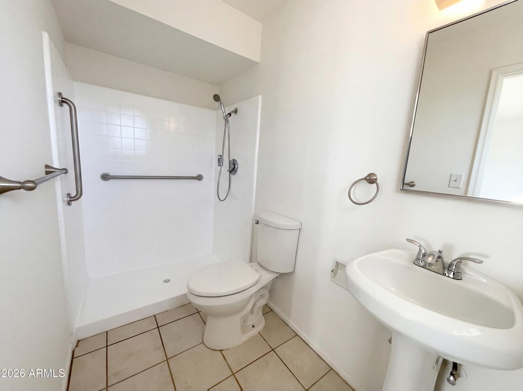 Image 6 of property listing at 3615 W AUGUSTA Avenue, Phoenix, AZ 85051