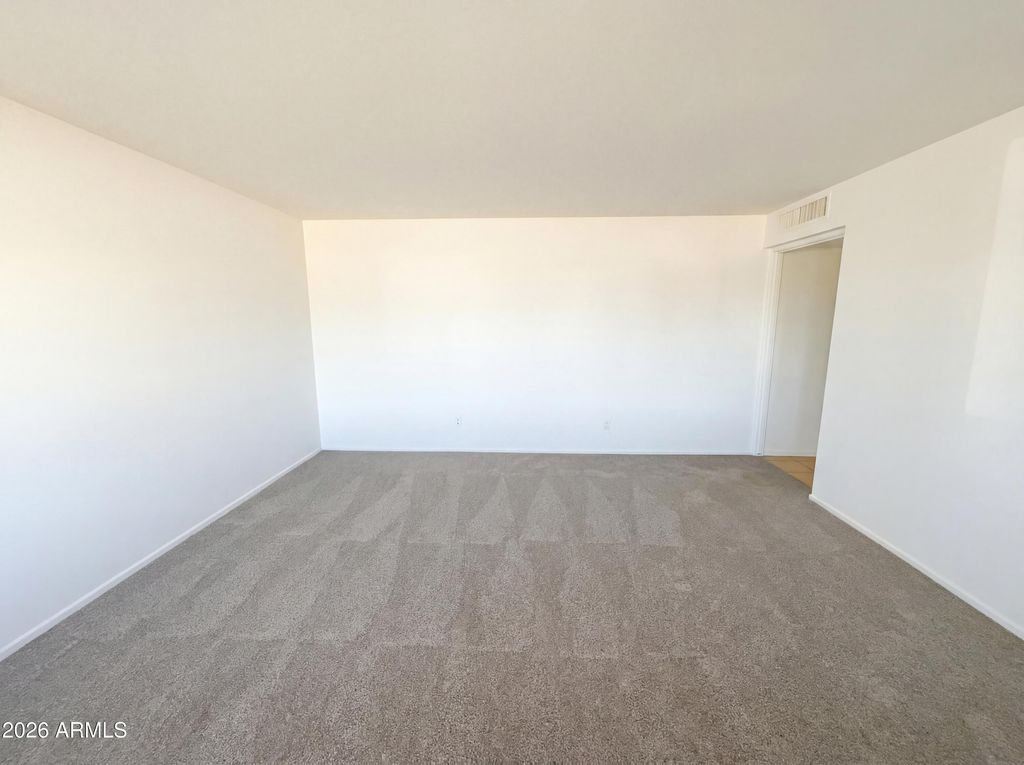 Image 7 of property listing at 3615 W AUGUSTA Avenue, Phoenix, AZ 85051