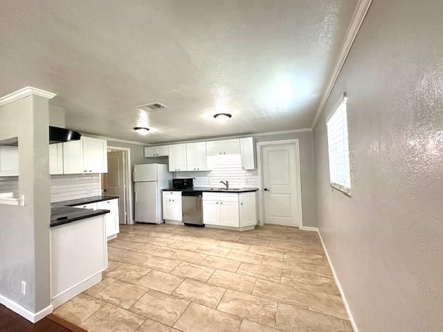 17884 Crystalwood Ct, New Caney, TX 77357
