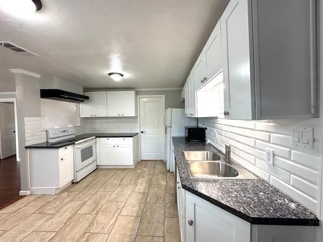 17884 Crystalwood Ct, New Caney, TX 77357