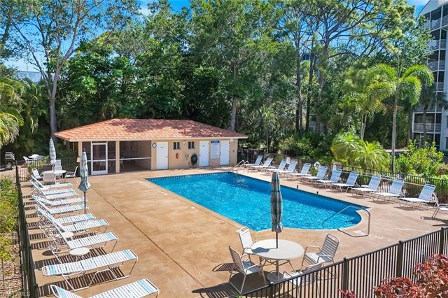 15161 Cedarwood LN 1205, Naples, FL 34110