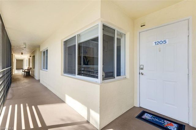 15161 Cedarwood LN 1205, Naples, FL 34110