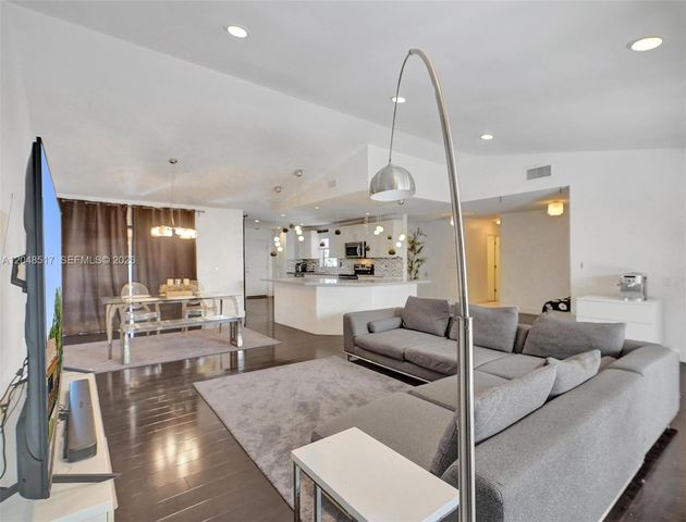 20475 NE 10th Place, Miami, FL 33179