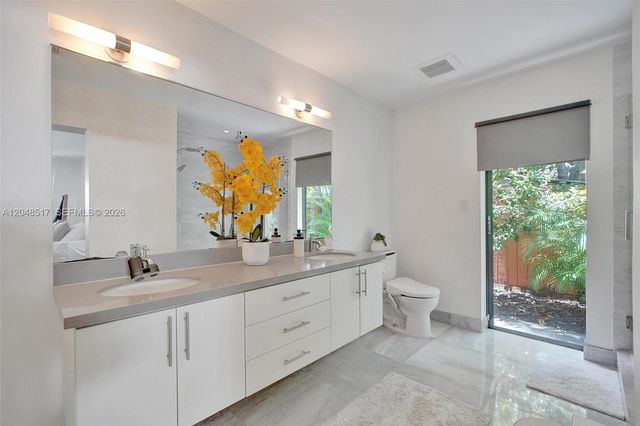 20475 NE 10th Place, Miami, FL 33179