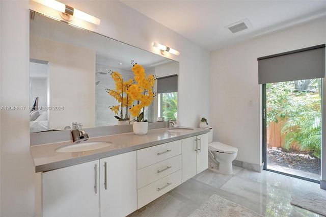 20475 NE 10th Place, Miami, FL 33179