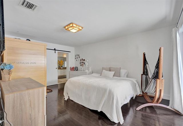 20475 NE 10th Place, Miami, FL 33179