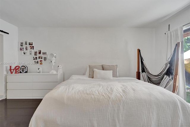 20475 NE 10th Place, Miami, FL 33179