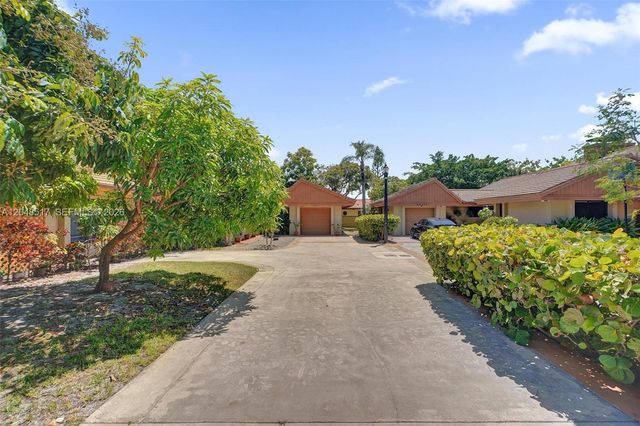 20475 NE 10th Place, Miami, FL 33179