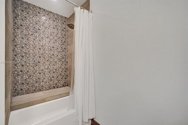 20475 NE 10th Place, Miami, FL 33179