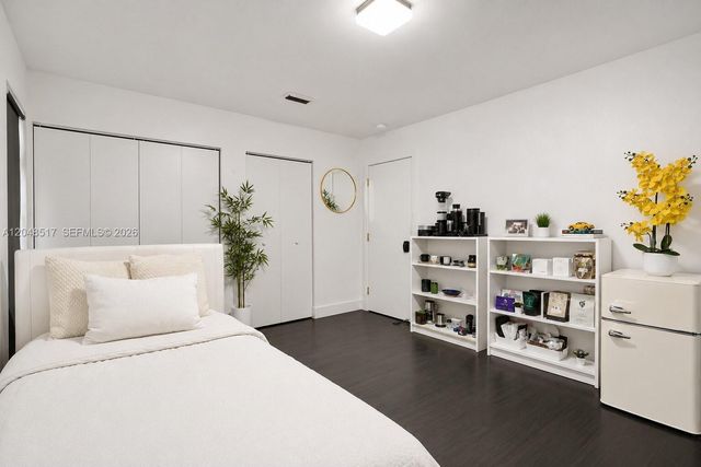 20475 NE 10th Place, Miami, FL 33179