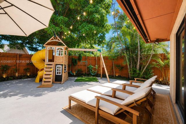 20475 NE 10th Place, Miami, FL 33179