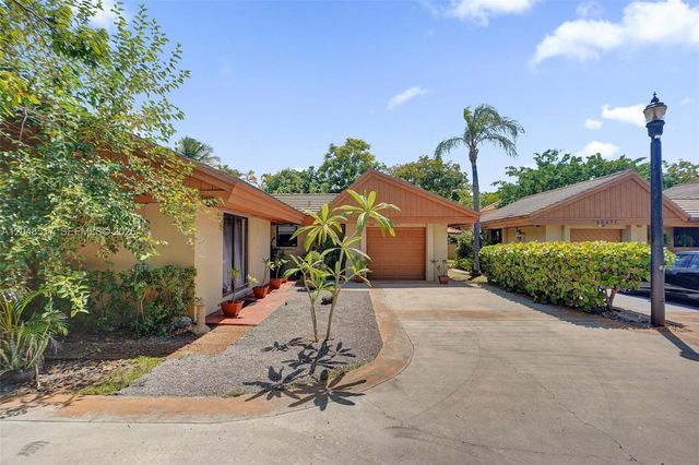 20475 NE 10th Place, Miami, FL 33179