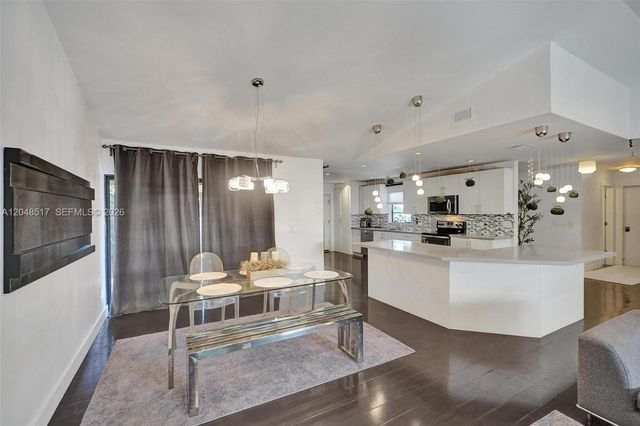 20475 NE 10th Place, Miami, FL 33179