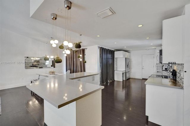 20475 NE 10th Place, Miami, FL 33179