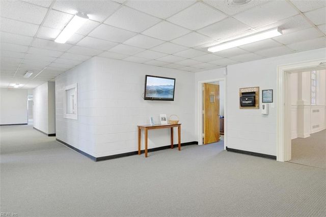 1228 Todds LN, Hampton, VA 23666