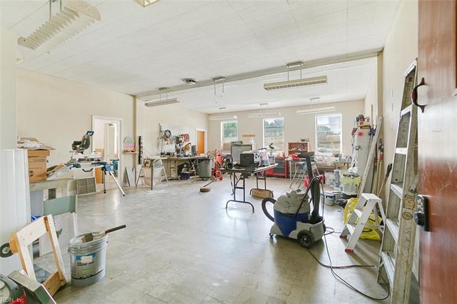 1228 Todds LN, Hampton, VA 23666