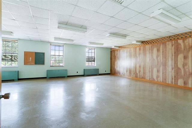 1228 Todds LN, Hampton, VA 23666