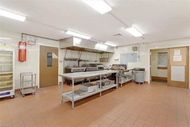 1228 Todds LN, Hampton, VA 23666