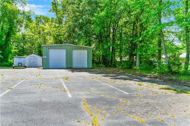 1228 Todds LN, Hampton, VA 23666