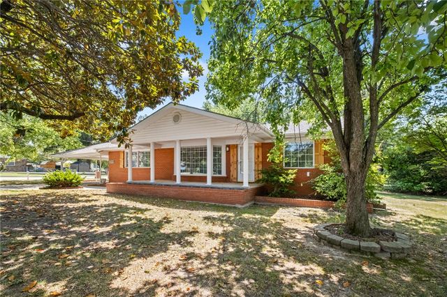 2202 University Street, Siloam Springs, AR 72761