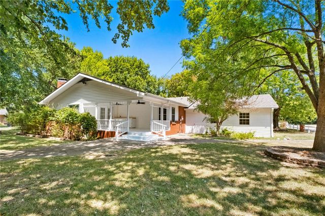 2202 University Street, Siloam Springs, AR 72761