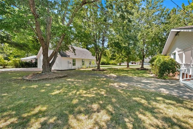 2202 University Street, Siloam Springs, AR 72761