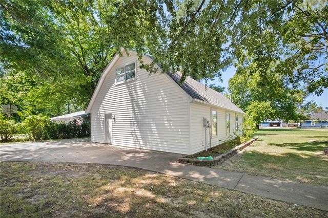 2202 University Street, Siloam Springs, AR 72761