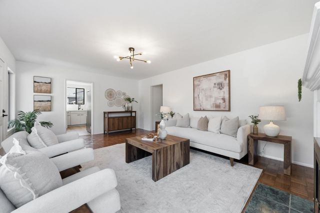 114 E Hillsdale Boulevard, San Mateo, CA 94403