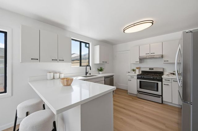 114 E Hillsdale Boulevard, San Mateo, CA 94403