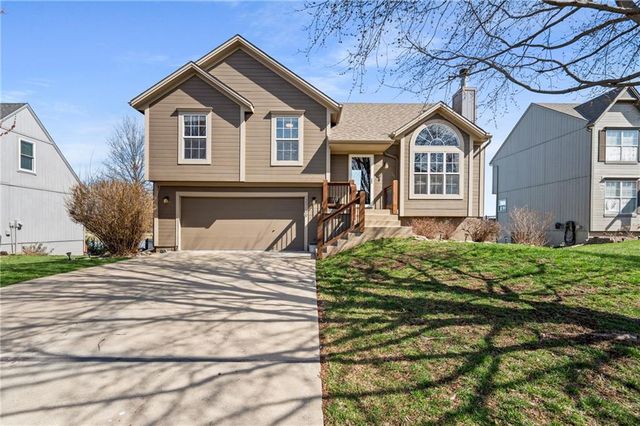 20739 South Barker Road, Spring Hill, KS 66083