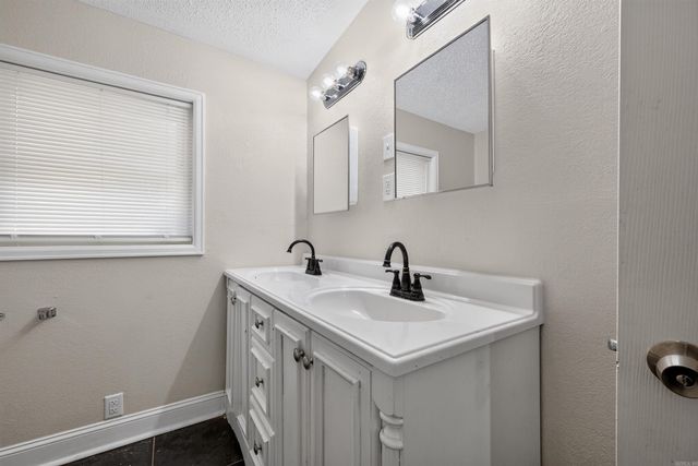 25 Caylor Lane, Little Rock, AR 72209